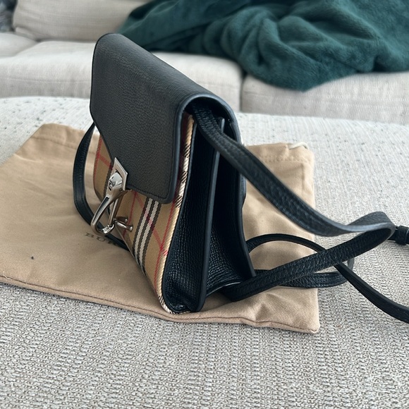 Burberry small cross body bag - Authentic - Picture 13 of 14